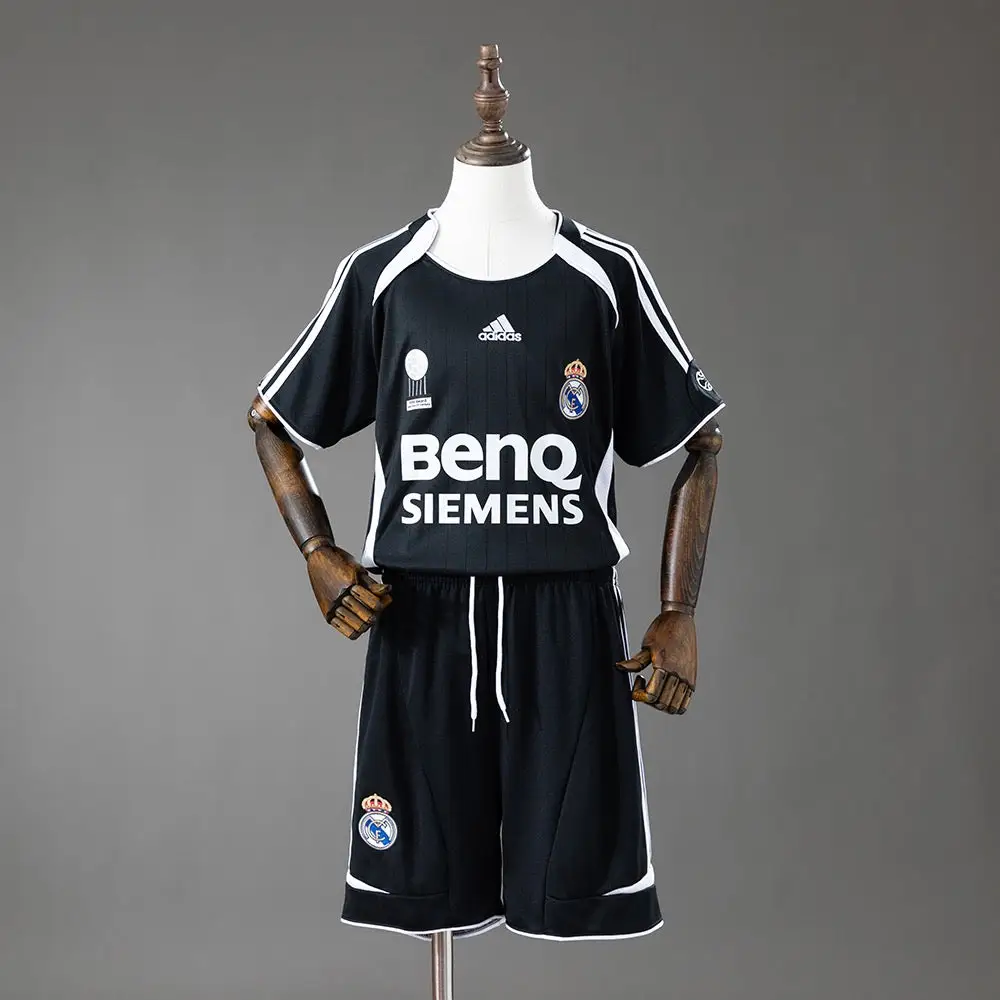 Kit enfant Real Madrid Retro 2007 Third
